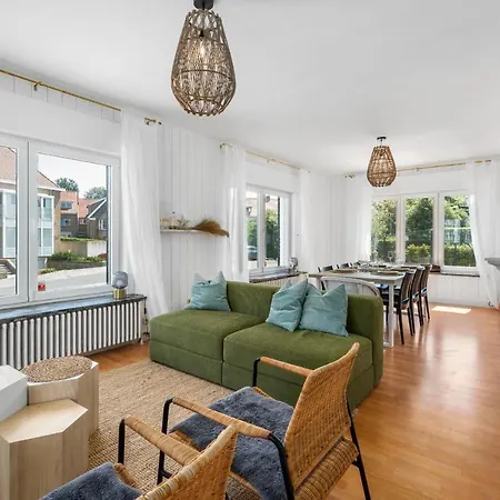 Maria Aan Zee Met Prive Parking 8p