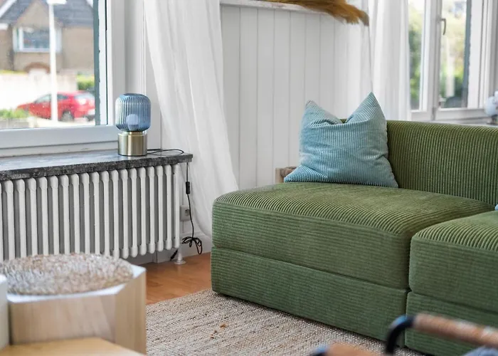 Maria Aan Zee Met Prive Parking 8p *