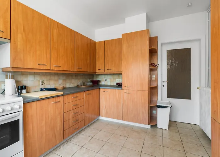 Maria Aan Zee Met Prive Parking 8p *